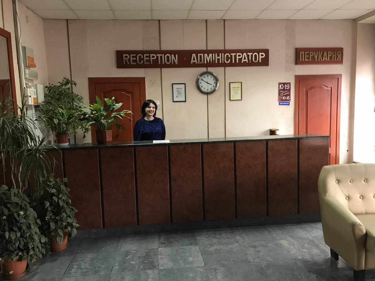 ホテル Zhovtnevyi ヴィーンヌィツャ エクステリア 写真