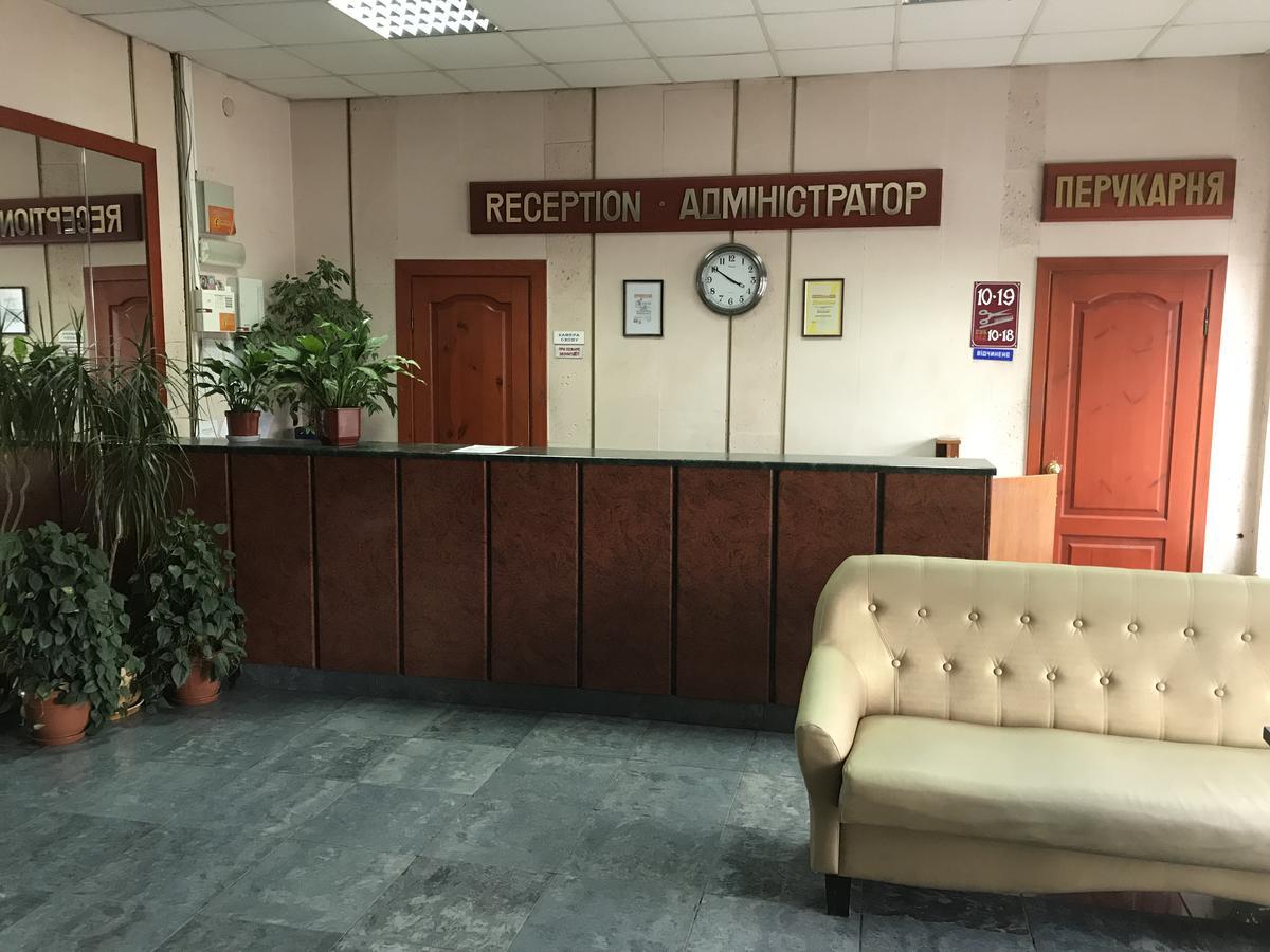 ホテル Zhovtnevyi ヴィーンヌィツャ エクステリア 写真